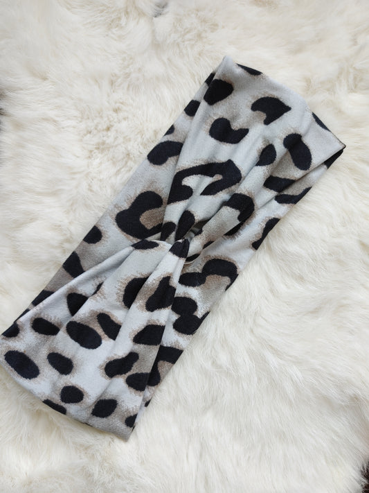 Light snow leopard