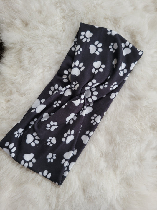 White and black paw prints