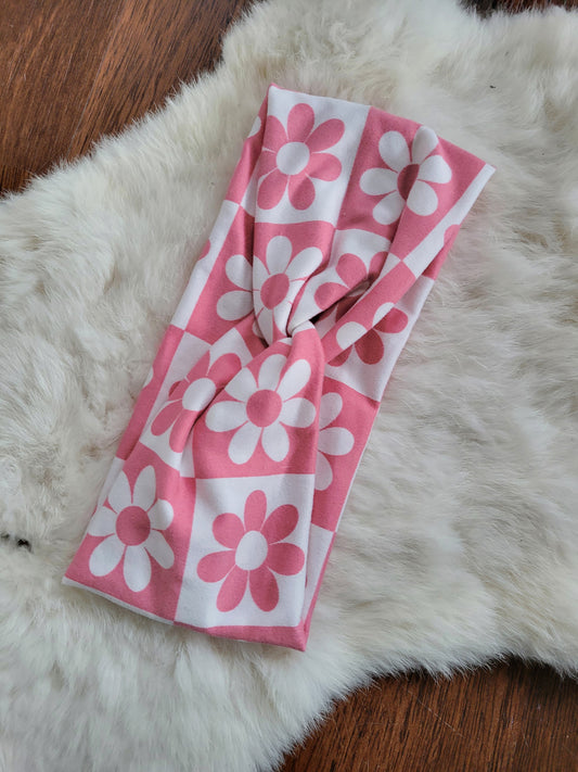 Pink checkered daisies