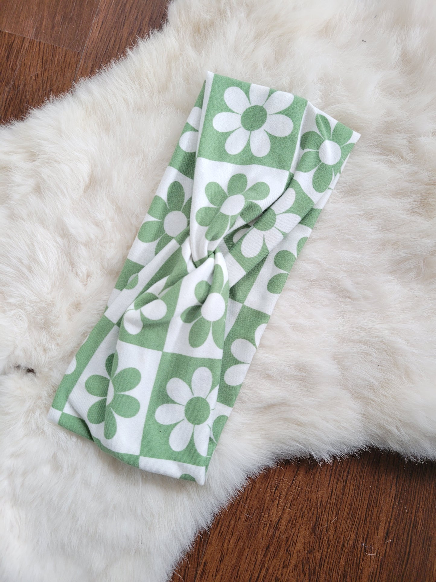 Green checkered daisies