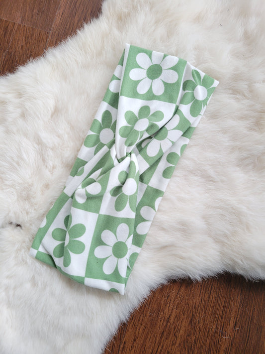 Green checkered daisies