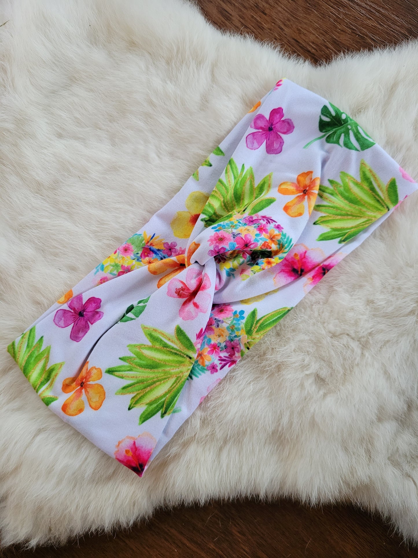 Tropical pineapples