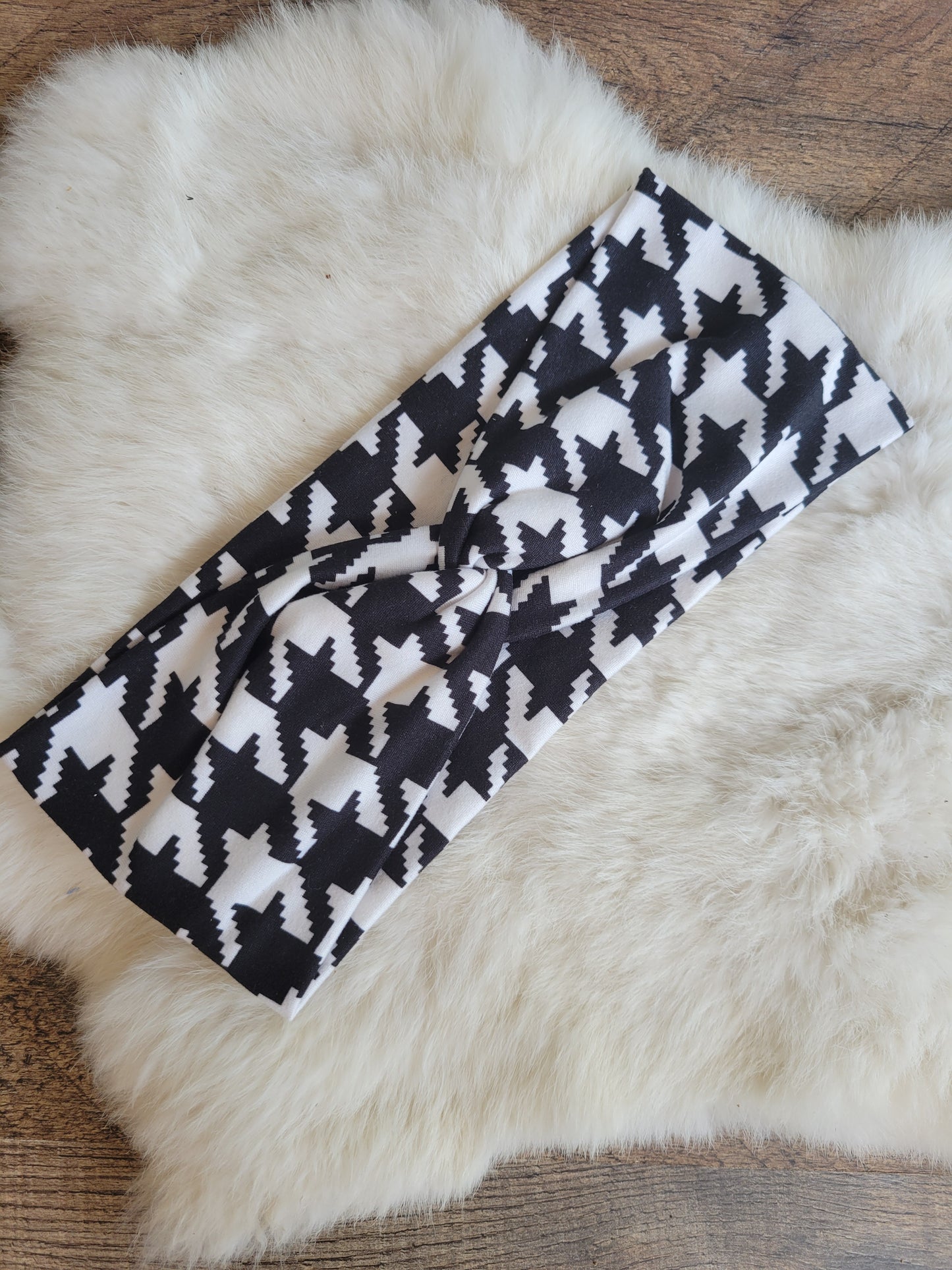 Black and white houndstooth