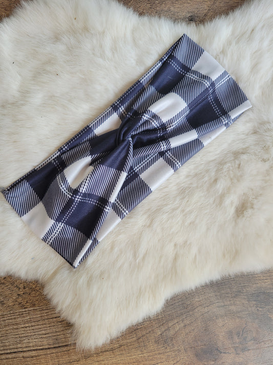 White and black gingam plaid