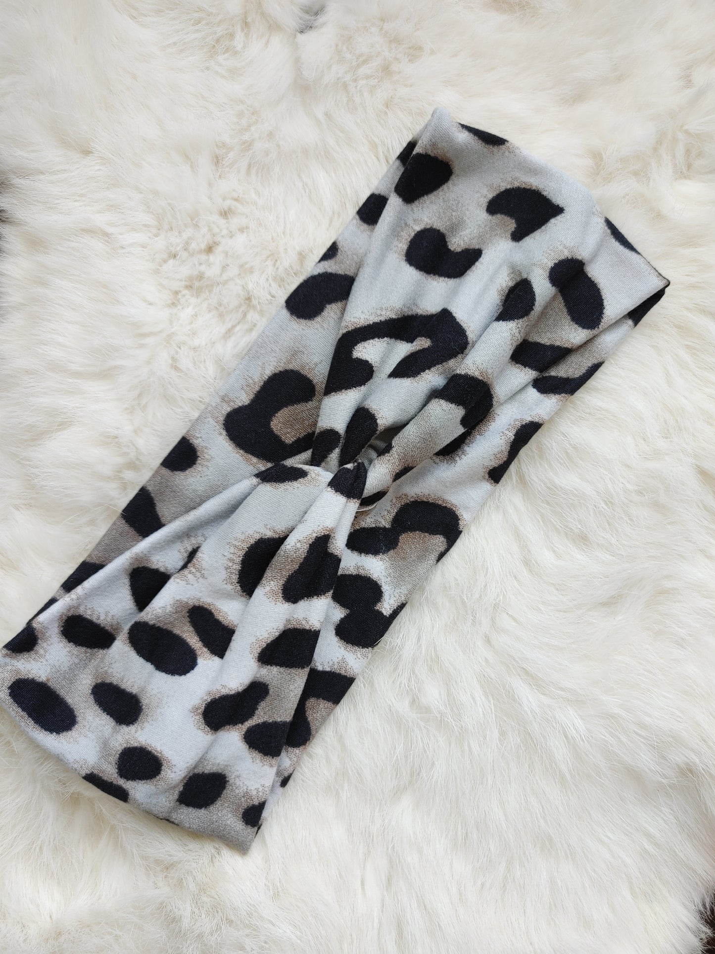 Light snow leopard