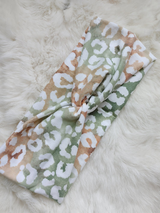 Green/orange tie-dye leopard