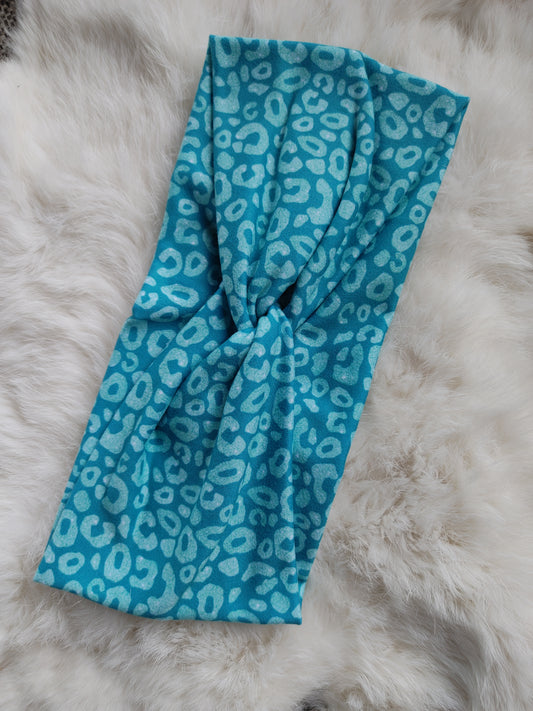 Turquoise glitter leopard